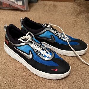 Nike Black and Blue Men's Sneakers with White Accents